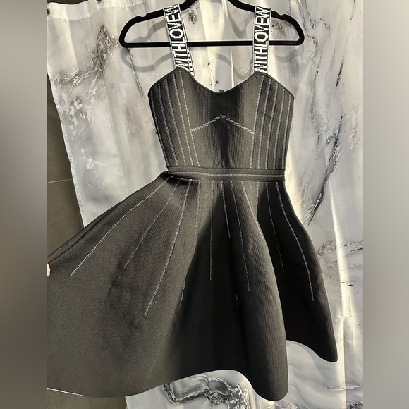 It’s sporty, flirty, and statement-making! This Maje dress is a stunner. Size 1 - Picture 7 of 9